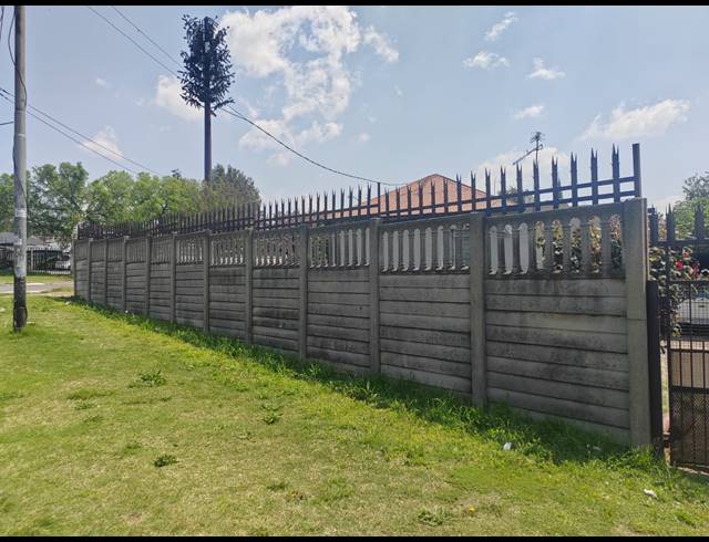 3 BEDROOM FREESTANDING FOR SALE IN GERMISTON SOUTH
